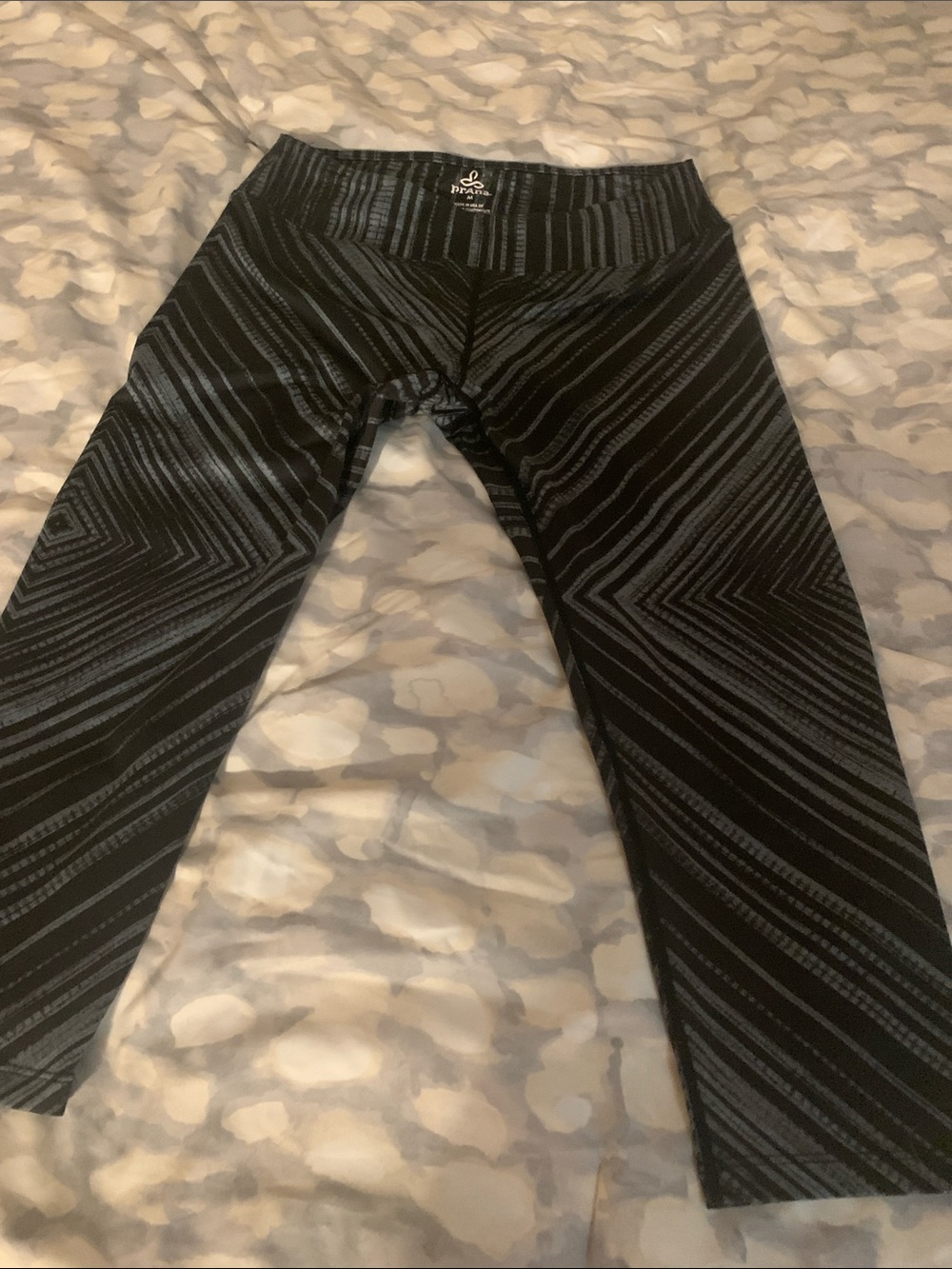 90 Degree By Reflex Black & Gray Geometric Stripe Leggings